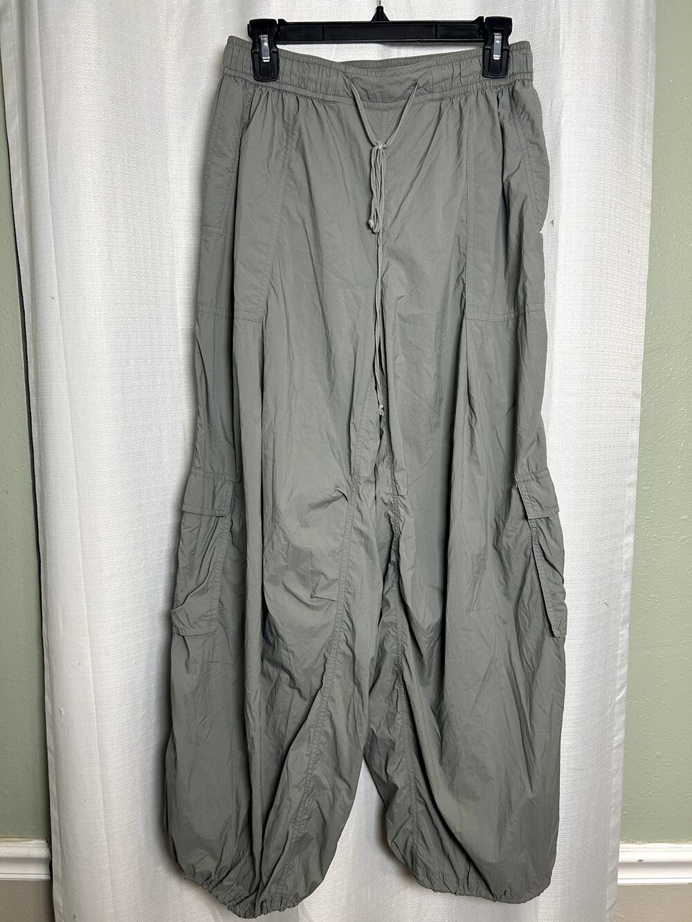 Daily Practice by Anthropologie Base Jump Parachute Pants | M Sage Granola Yoga